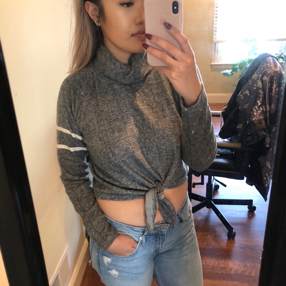 **SOLD** Plaid turtle neck - Picture 2 of 2